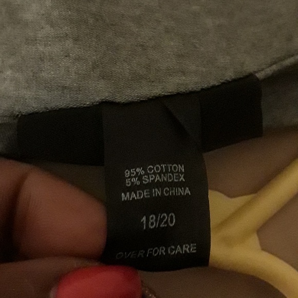 Gray sequin flower design t-shirt - Picture 5 of 5